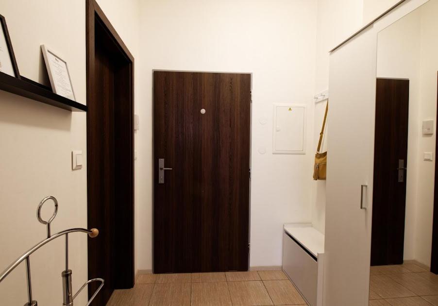 Cosy Studio, 15Min To Old Centre, Self-Check In, Free Wifi, Welcome Drink! プラハ エクステリア 写真